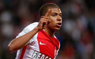 冠军体育独家-凯西助攻后和队友撞胸庆祝