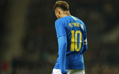 冠军体育动态-加拉格尔赛后和切尔西教练拥抱