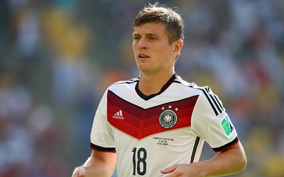 冠军体育独家-帕奎塔模仿C罗庆祝动作